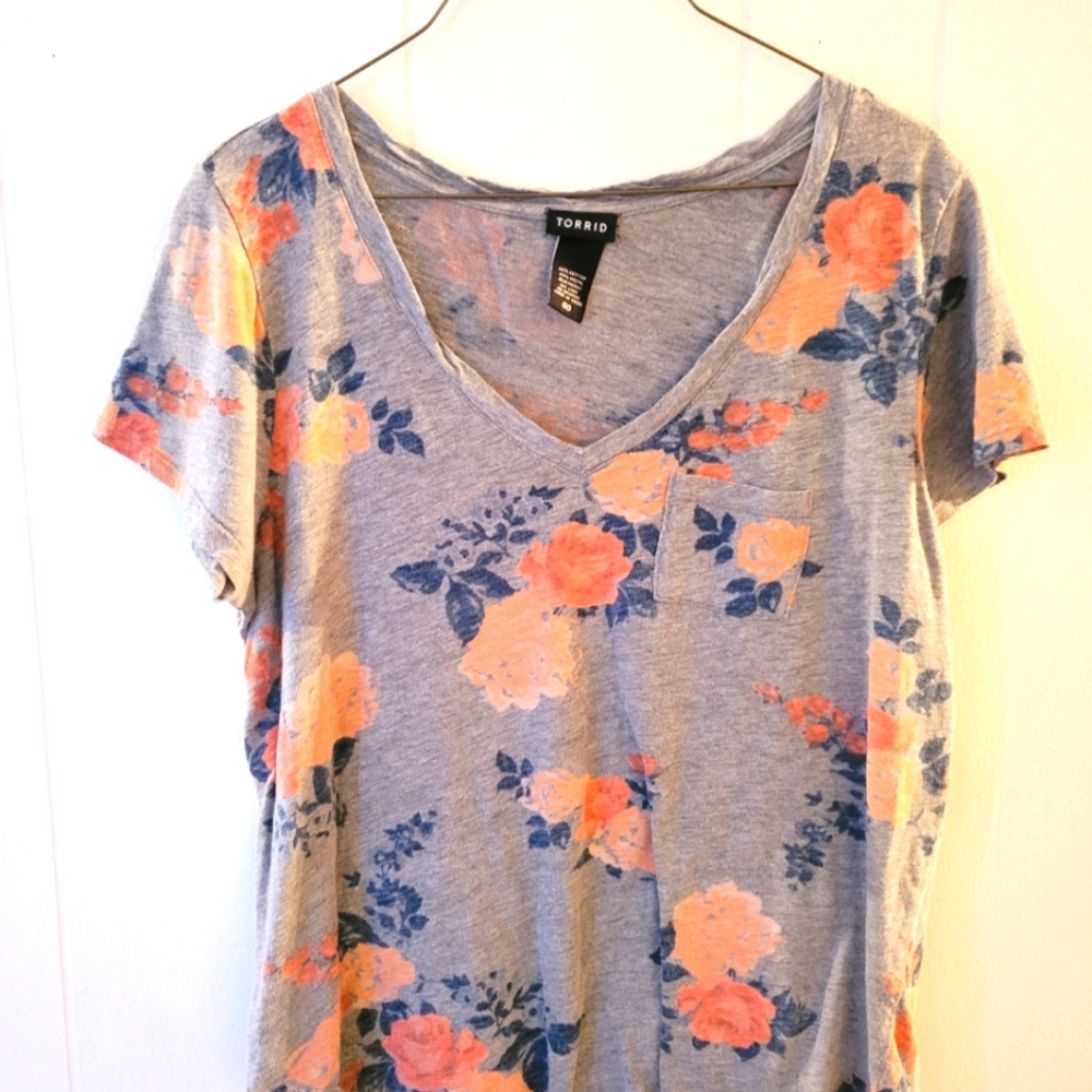🌸🌸TORRID FLORAL WITH A FRONT POCKET!🌸🌸